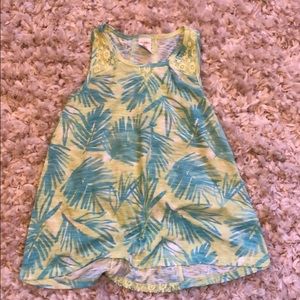 Cute summer flowy tank top.